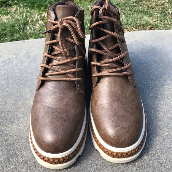 Men’s Brown Boots - Picture 3 of 7